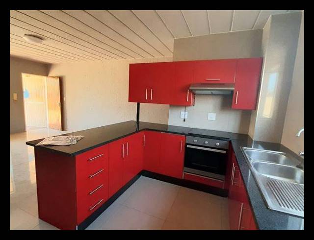 3 BEDROOM TOWNHOUSE FOR SALE IN GLEN MARAIS